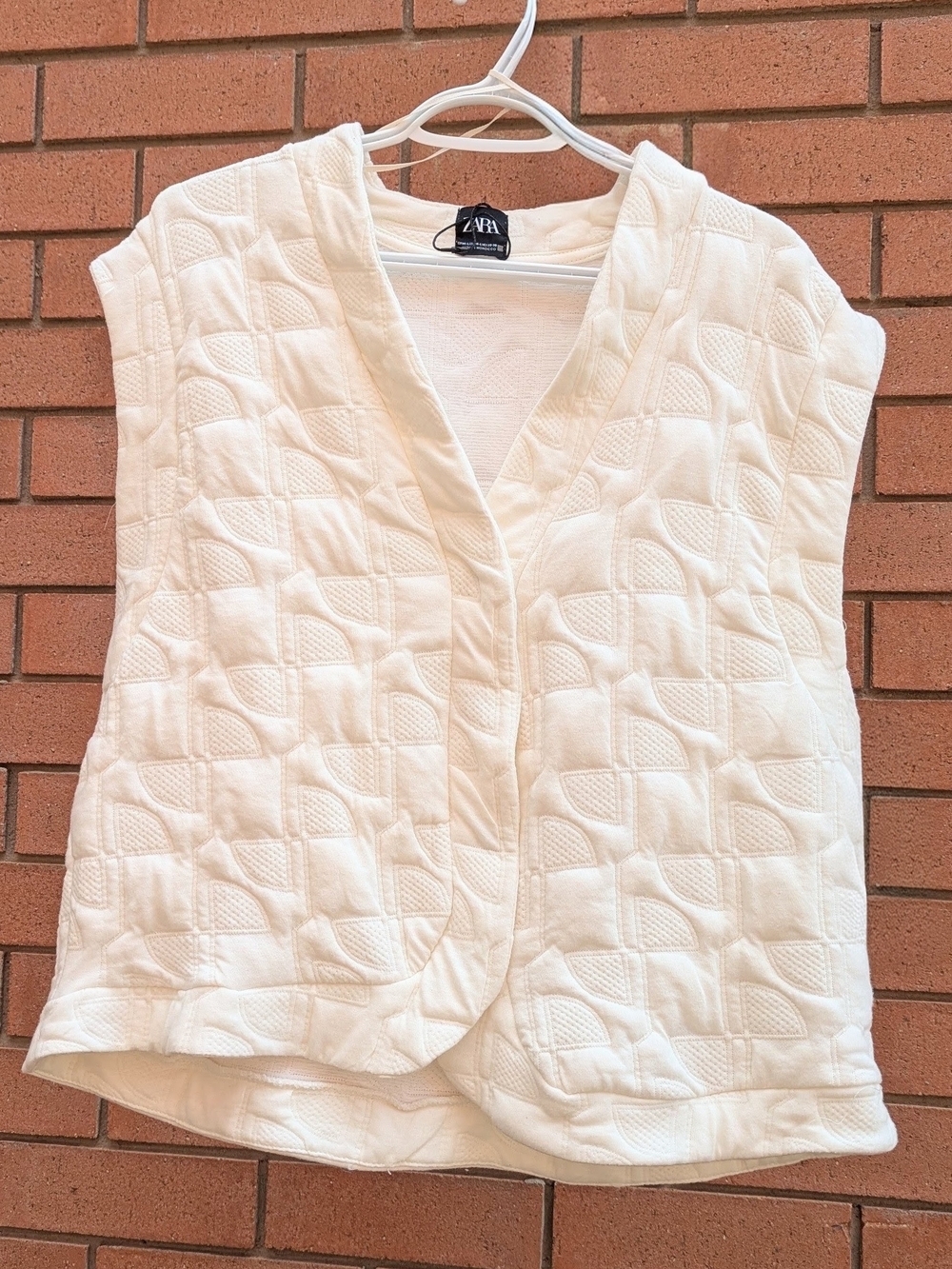 NWOT Zara Women's (Medium/Large) Ivory Quilted Textured Sleeveless Vest w/Snaps